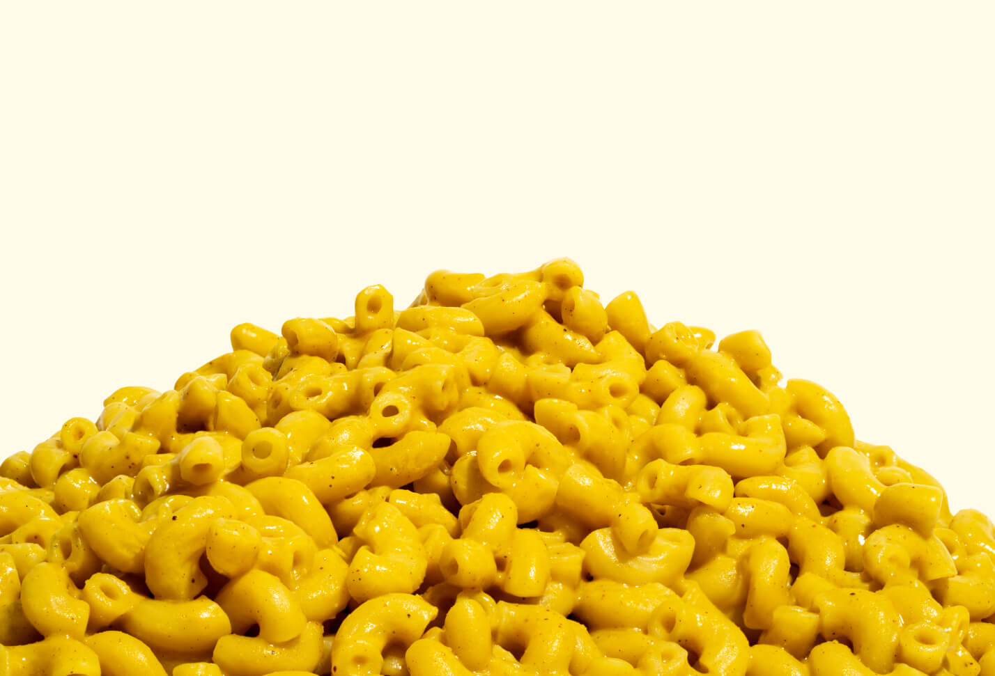 A mountain of creamy GrownAs plant-based macaroni
